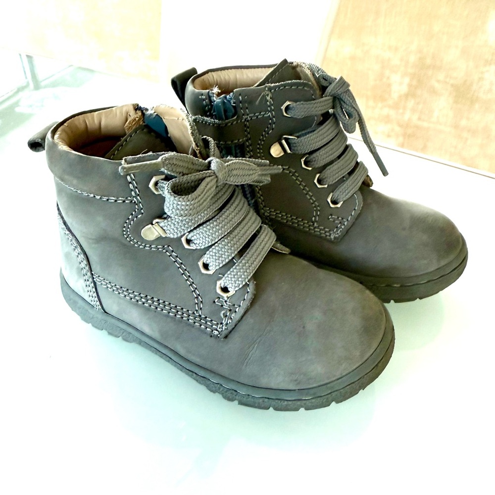 Chicco New Gray Kids Boots. Toddler size EU23